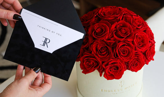 Romantic Touch: Custom Notes with Preserved Roses